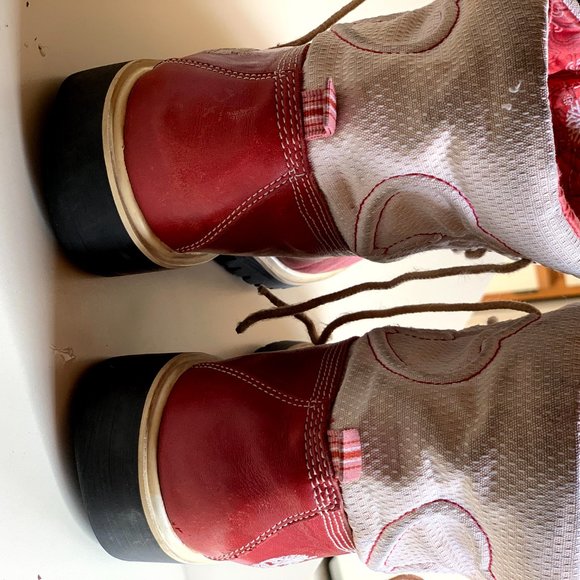 Red and White Timberlands - Picture 5 of 11